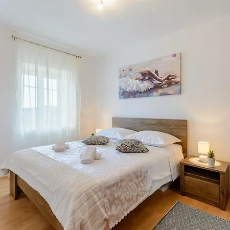 Mare Apartment *